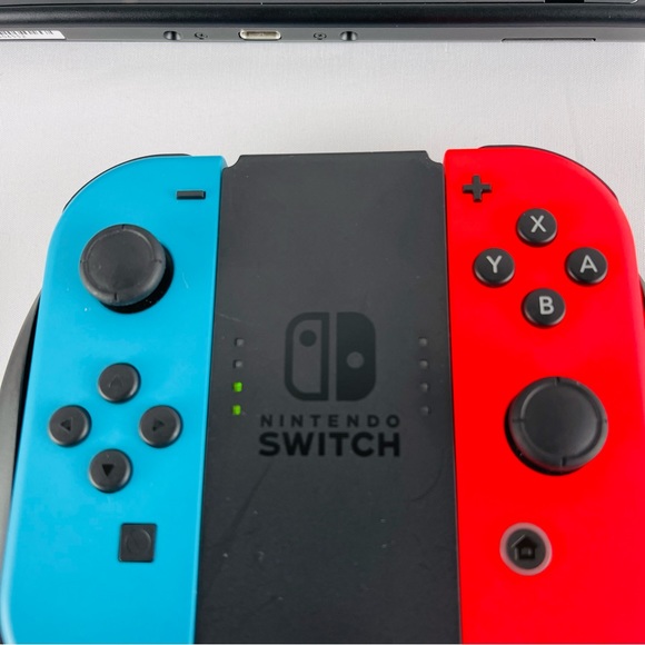 Nintendo Switch - Neon Blue + Neon Red Joy-Con and Game - Picture 5 of 16